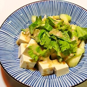 ☆簡単☆豆腐とセロリの胡麻ドレサラダ